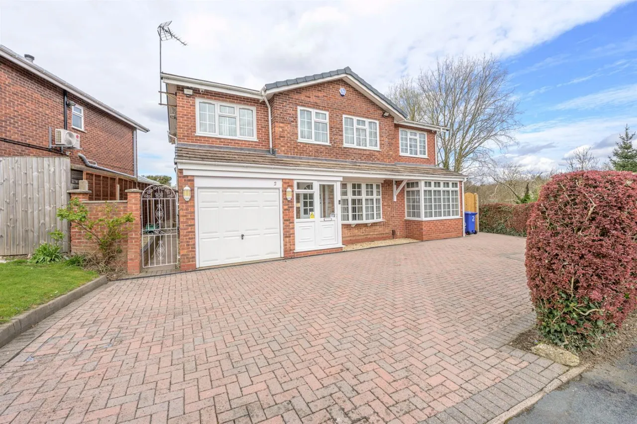 5 bed house for sale — Campion Grove, Halesowen, B63 1HB