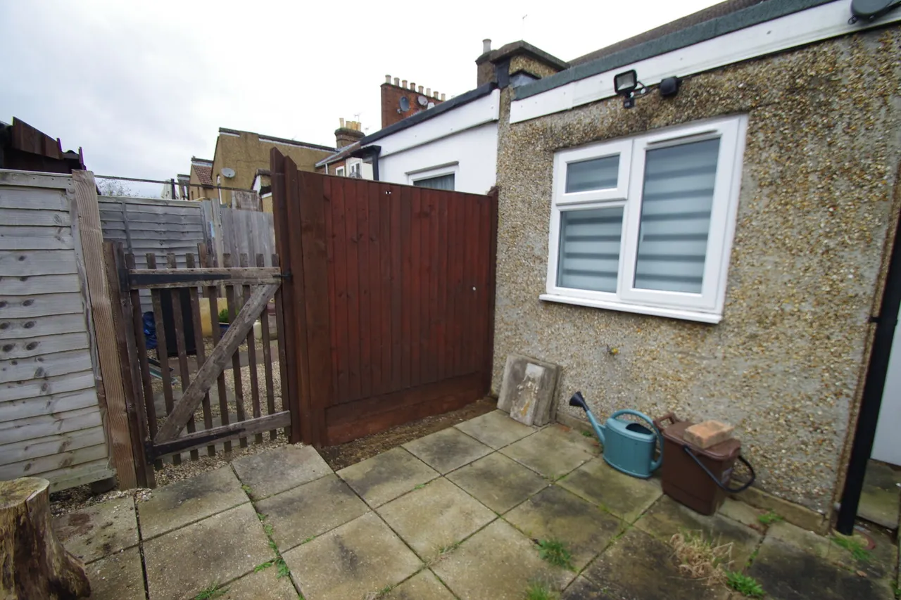 Watford, WD18, photo 11