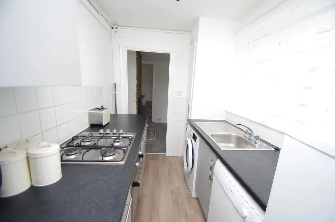 Watford, WD18, photo 7