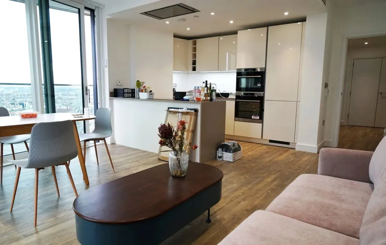 2 bed flat for sale, Wandsworth Road, Nine Elms Point, SW8