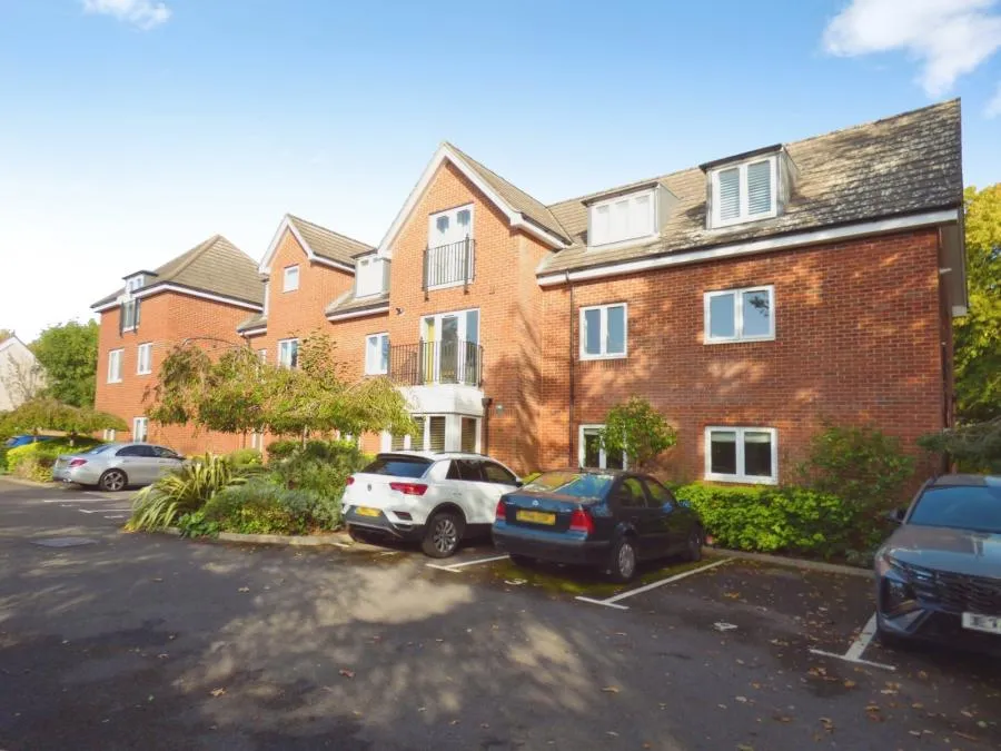 2 bed flat for sale, Botley Road, Southampton, SO31