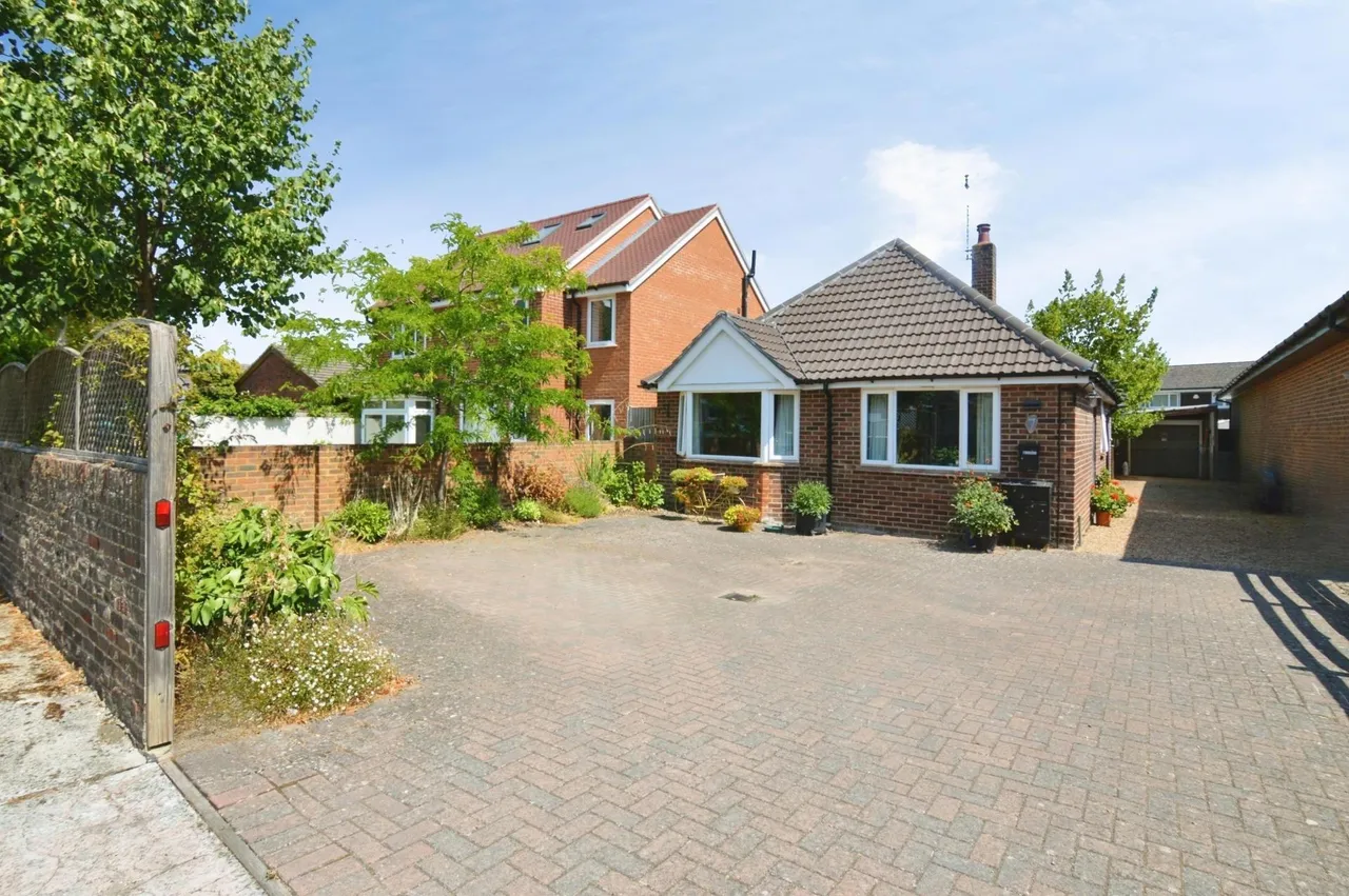 2 bed house for sale, Stanley Road, Wokingham, RG40