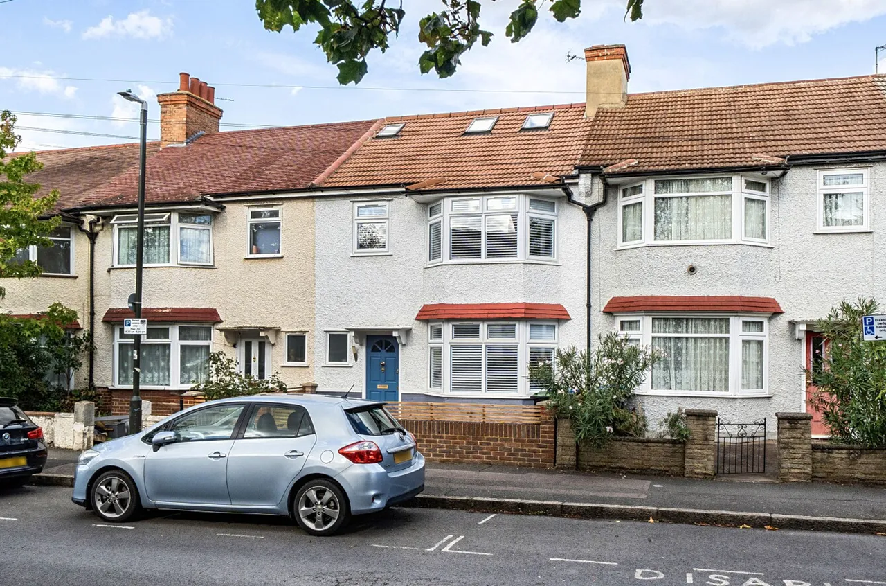 Gorringe Park Avenue, Mitcham, Mitcham, CR4 2DX, photo 5