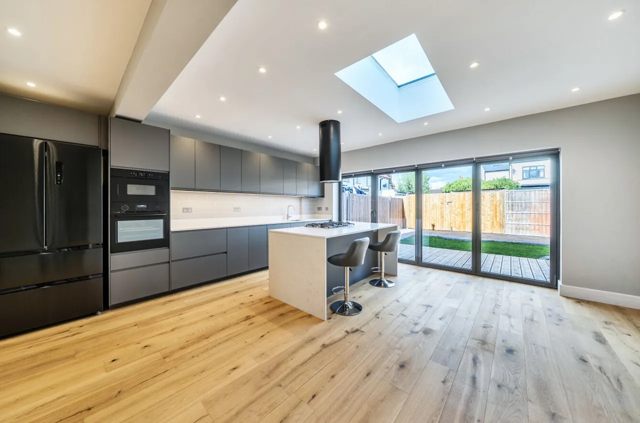 Gorringe Park Avenue, Mitcham, Mitcham, CR4 2DX, photo 9