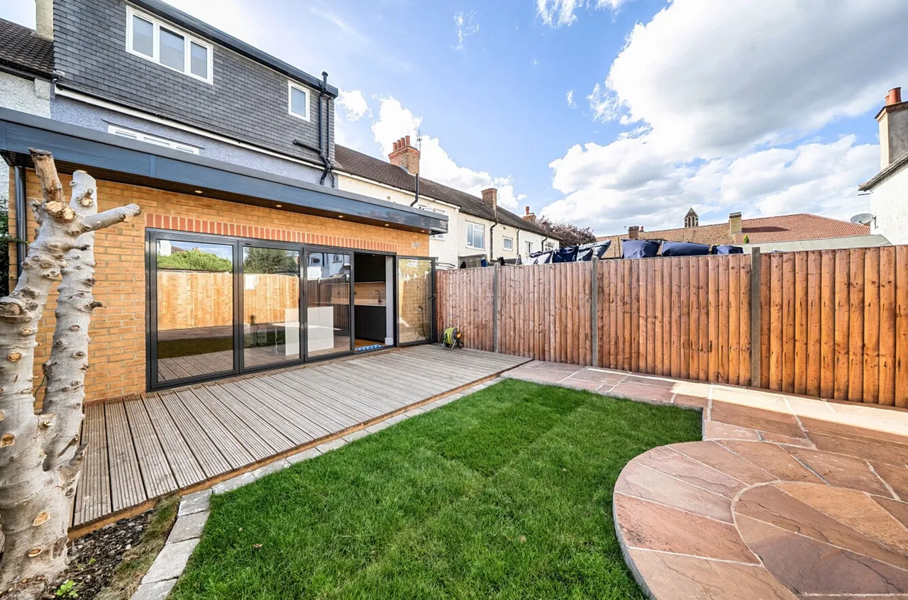 Gorringe Park Avenue, Mitcham, Mitcham, CR4 2DX, photo 2
