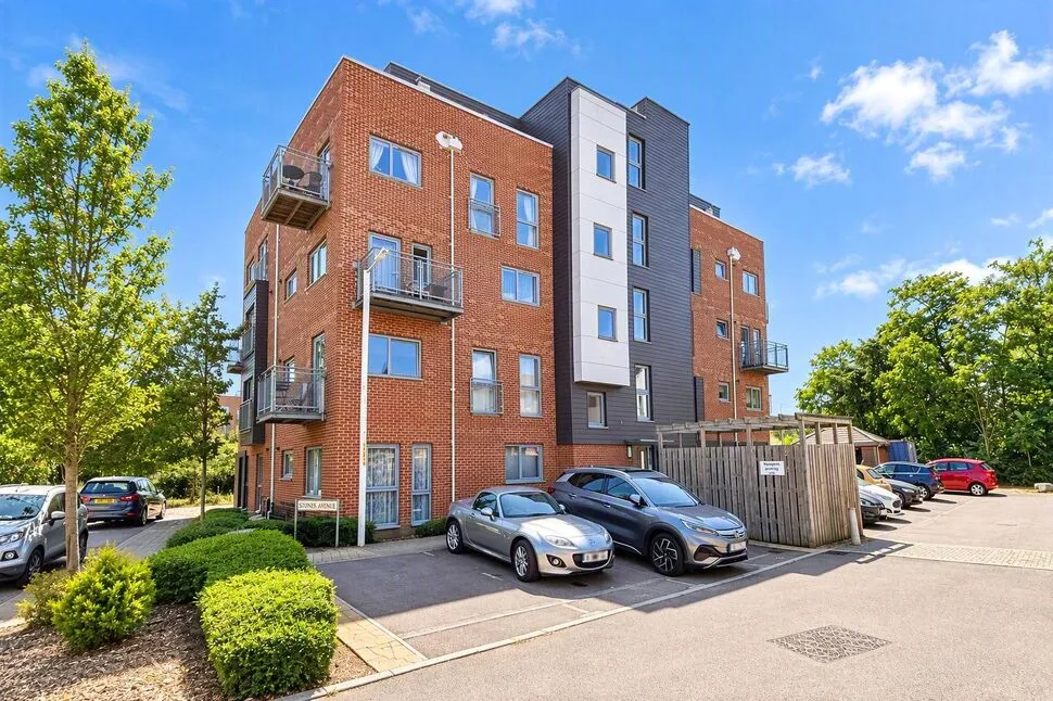 3 bed flat to rent, Stones Avenue, Dartford, DA1