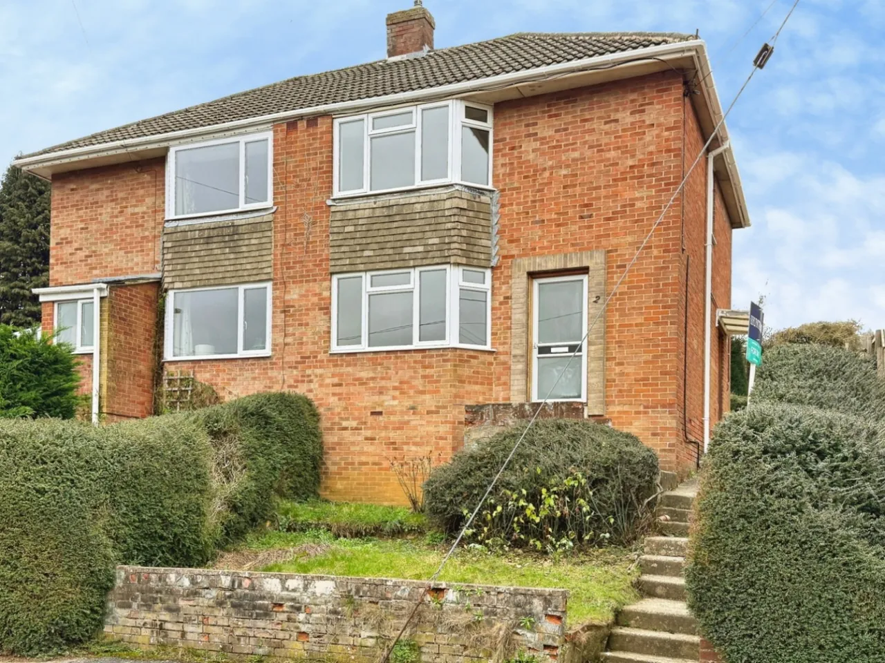 2 bed house for sale — Hill Close, Stroud