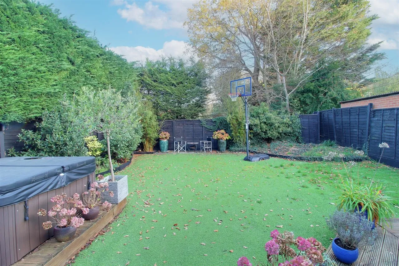 Darkes Lane, Potters Bar EN6 1BW, photo 4