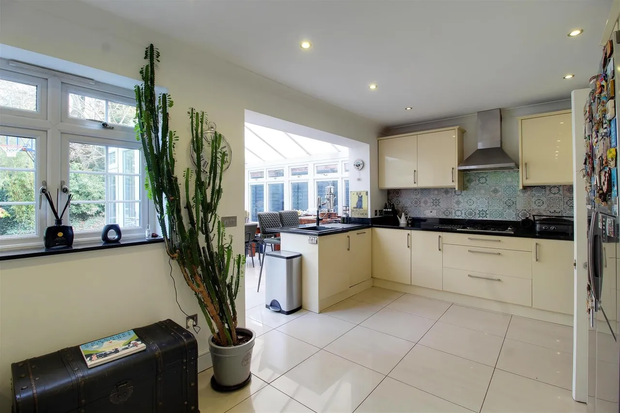 Darkes Lane, Potters Bar EN6 1BW, photo 7