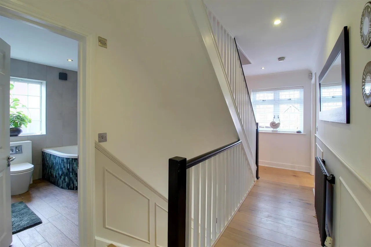Darkes Lane, Potters Bar EN6 1BW, photo 17