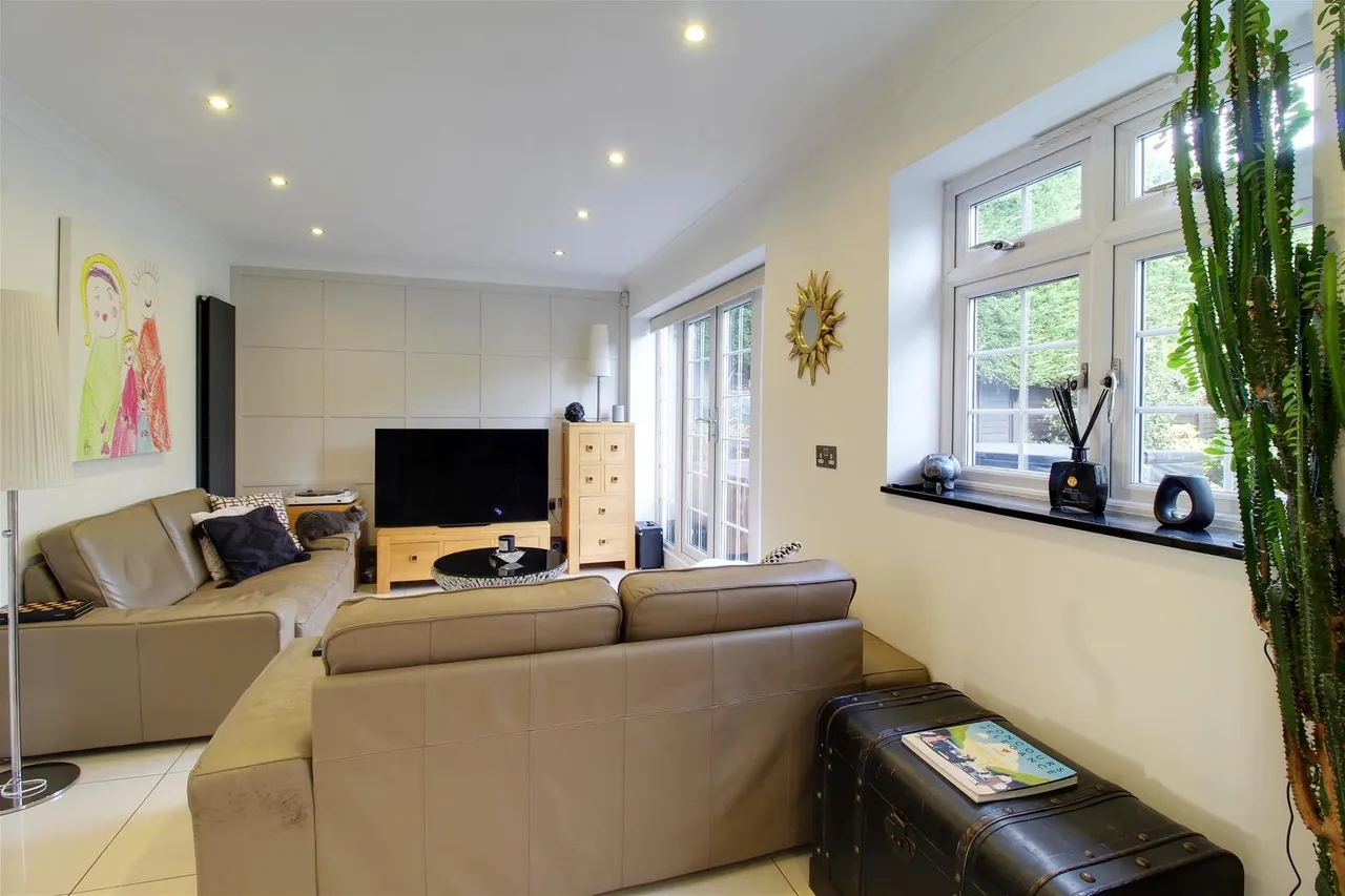 Darkes Lane, Potters Bar EN6 1BW, photo 26