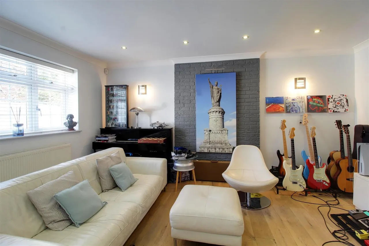 Darkes Lane, Potters Bar EN6 1BW, photo 5