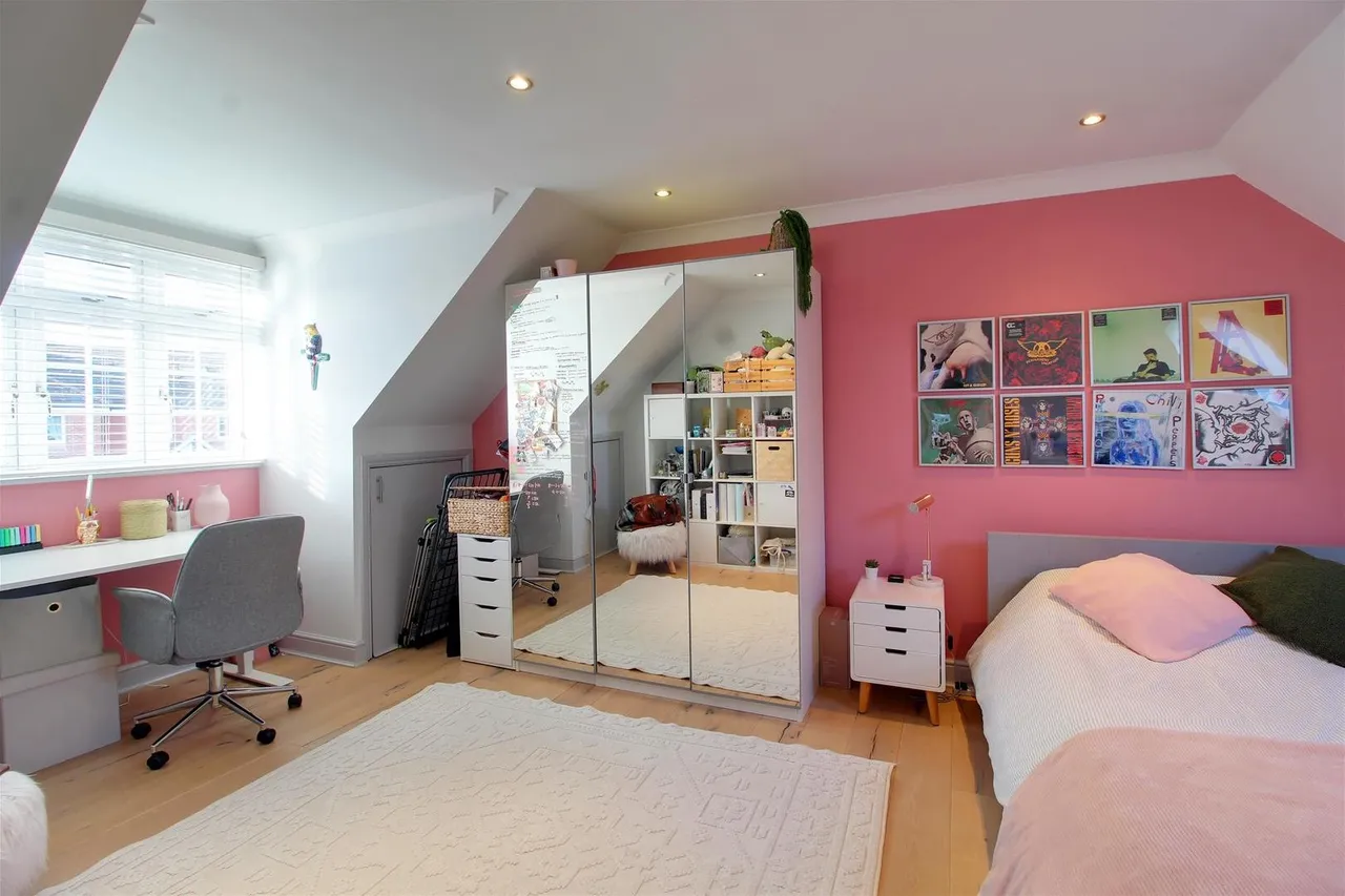 Darkes Lane, Potters Bar EN6 1BW, photo 12