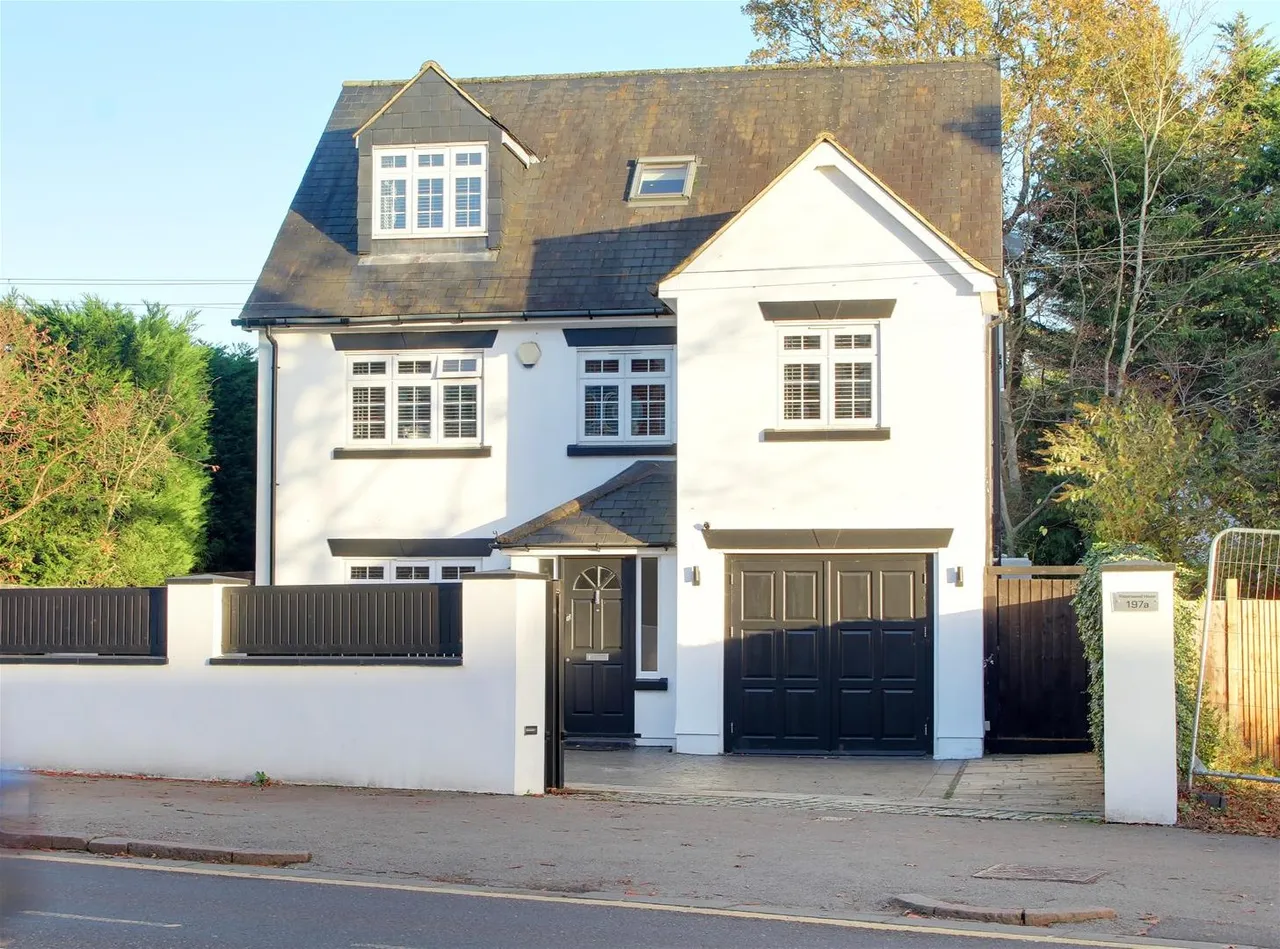 6 bed house for sale — Darkes Lane, Potters Bar EN6 1BW