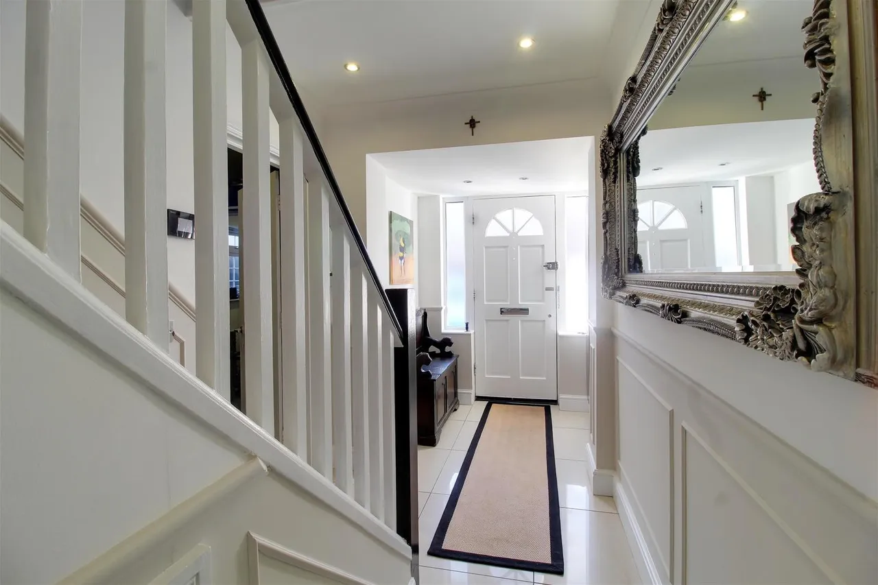 Darkes Lane, Potters Bar EN6 1BW, photo 6