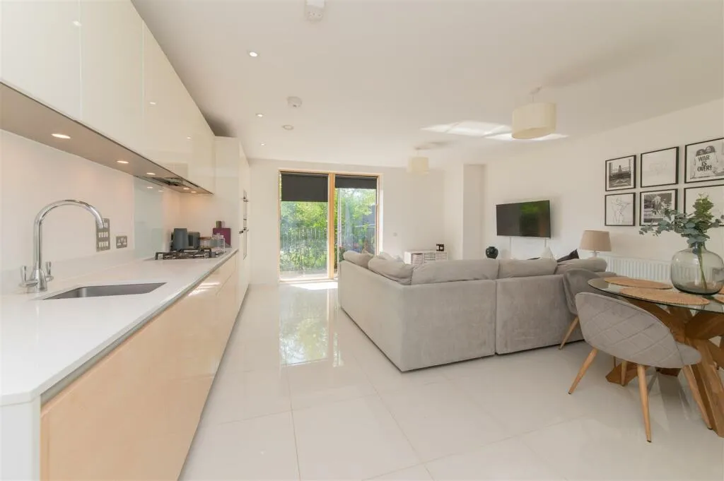 Regiment Hill, Millbrook Park, NW7, London, photo 8