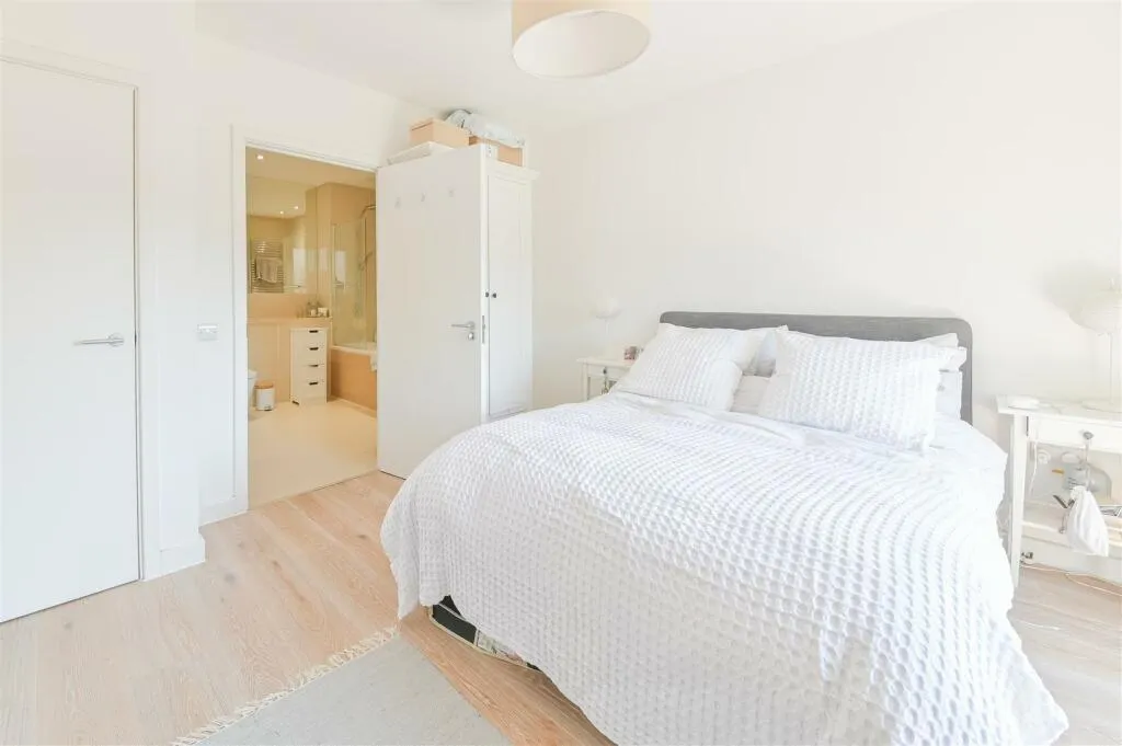 Regiment Hill, Millbrook Park, NW7, London, photo 10