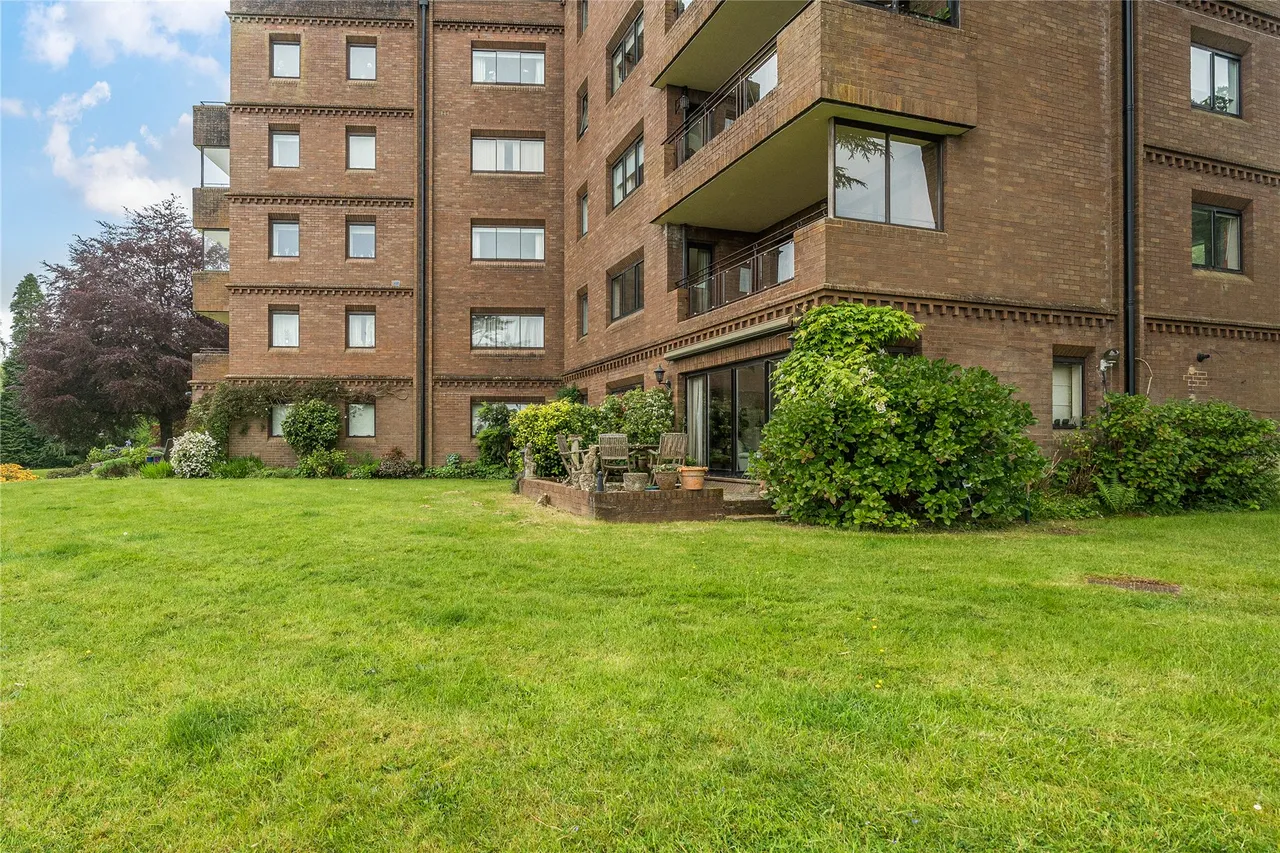 Cedar Lodge, Lythe Hill Park, GU27, photo 16