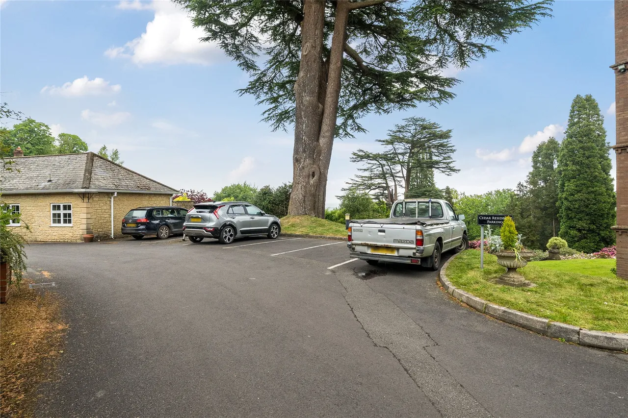 Cedar Lodge, Lythe Hill Park, GU27, photo 19