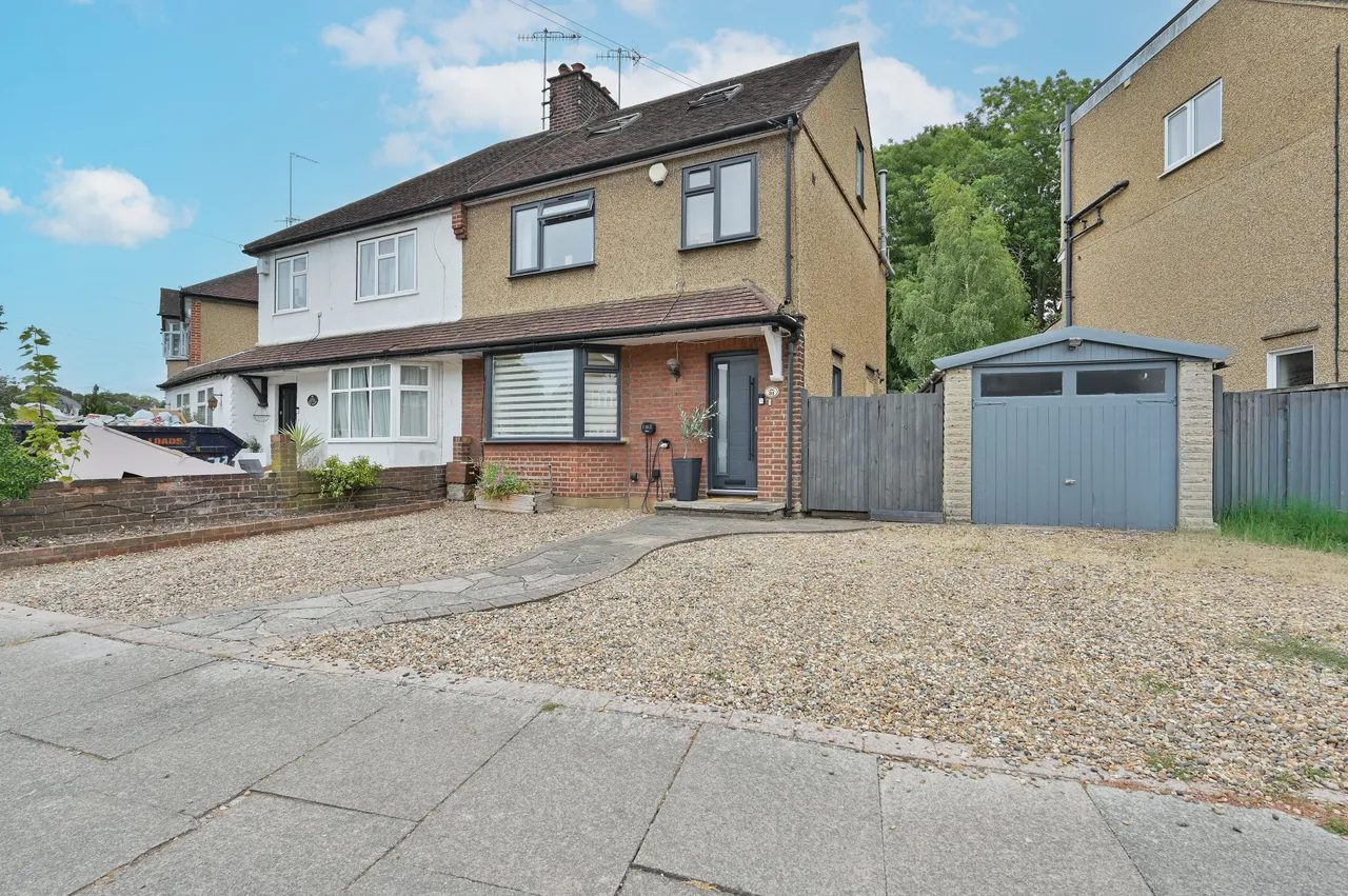 4 bed house for sale — 31 Gade Avenue, Watford