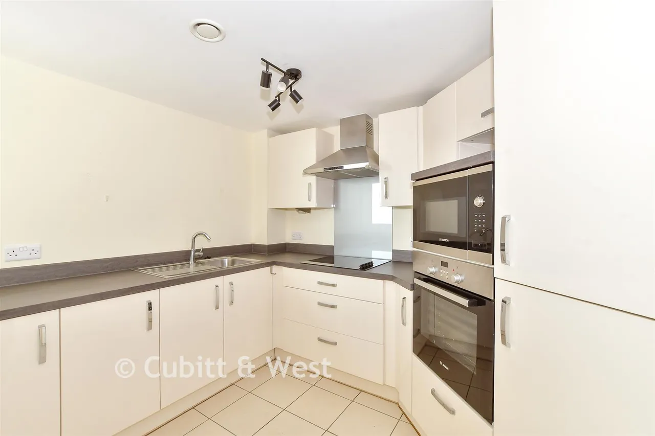 South Parade, Southsea, PO4, photo 6