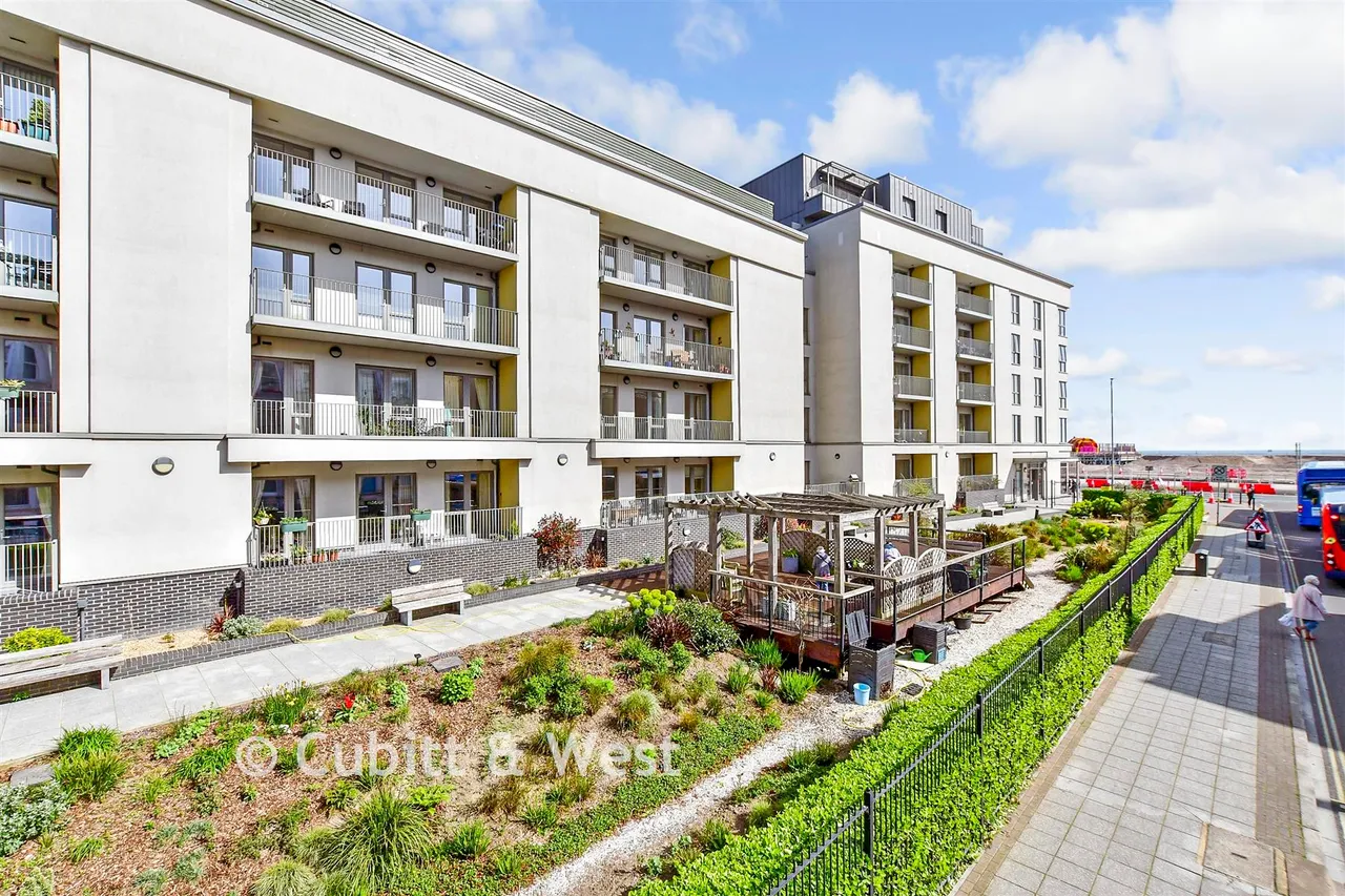 South Parade, Southsea, PO4, photo 2