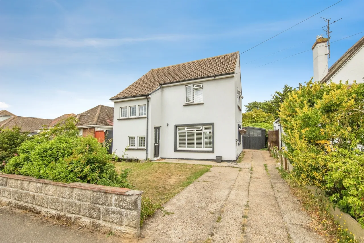 3 bed house for sale — Gainsford Avenue, Clacton-On-Sea