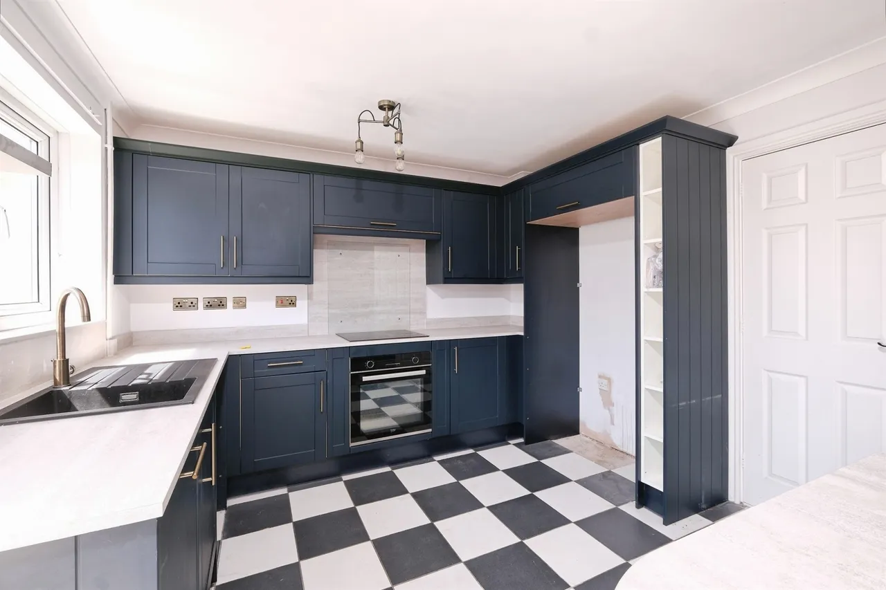 Laburnam Way, Chepstow, NP16, photo 8