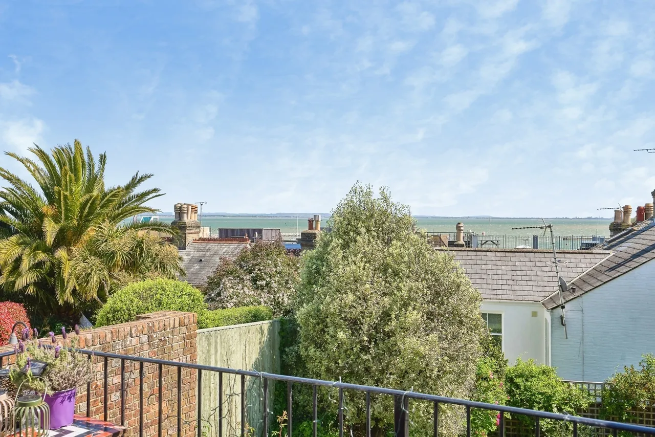 Sun Hill, Cowes, PO31, photo 3