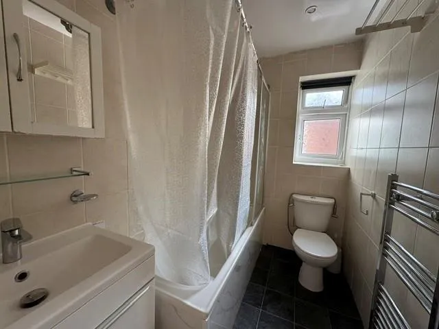 Motcombe Farm Road, Heald Green, photo 11