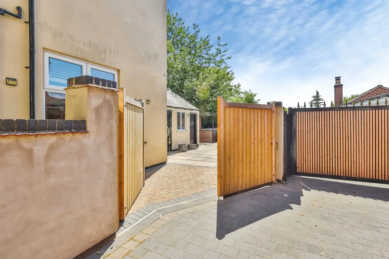 Diamond Avenue, Kirkby-In-Ashfield, NG17, photo 26
