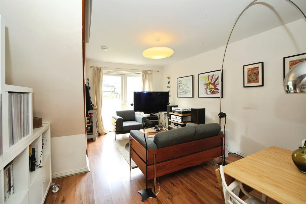 St. Peters Avenue, Pontyclun, CF72, photo 9