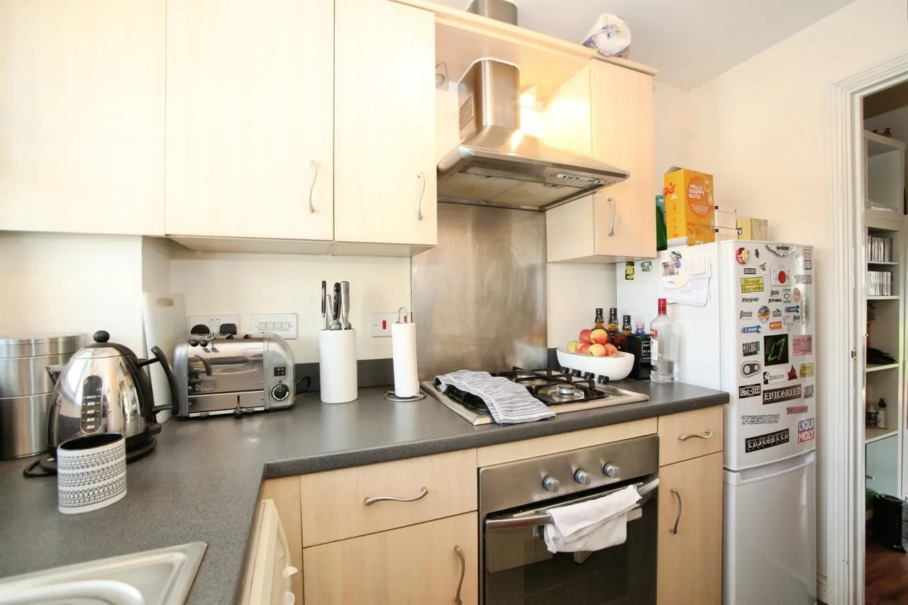 St. Peters Avenue, Pontyclun, CF72, photo 10