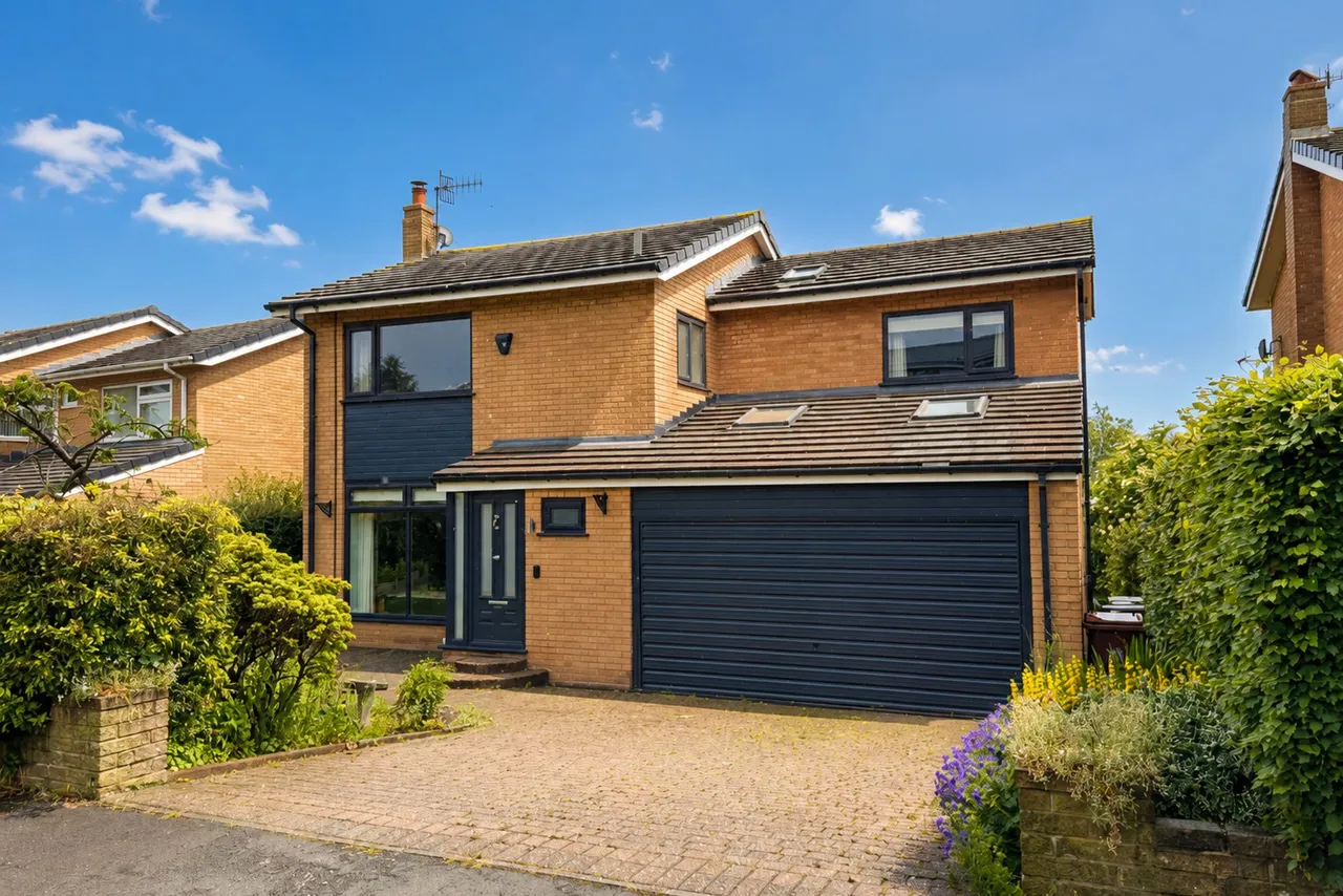 4 bed house for sale, Heath Road, Glossop