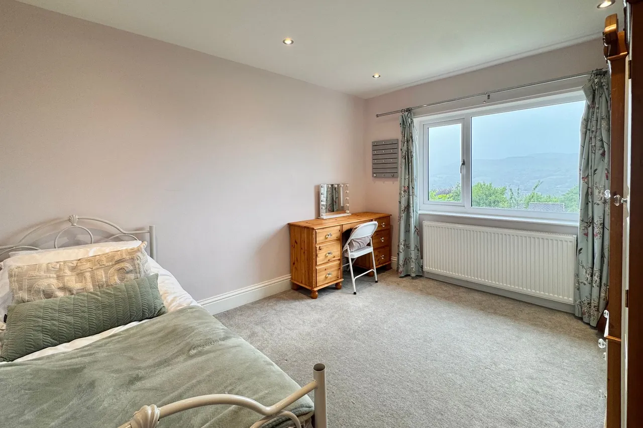 Heath Road, Glossop, photo 24