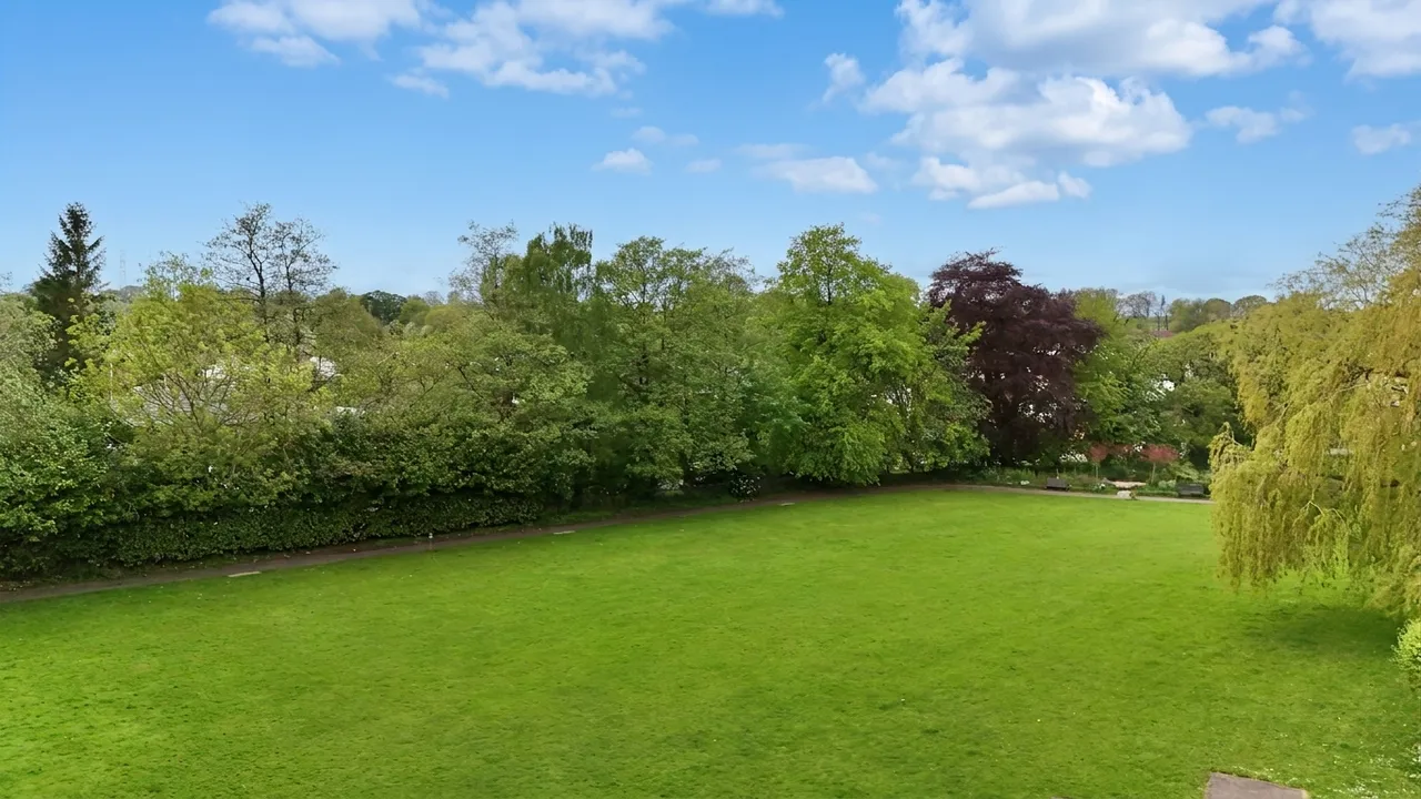 Riverside Crescent, Hall Yard, ST10, photo 4