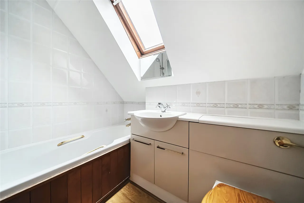 Avenue Road, Grayshott, GU26, photo 13