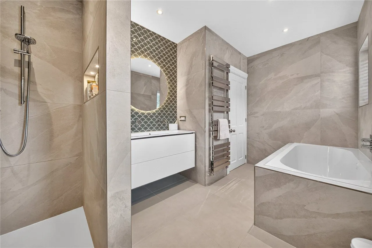 Lidgett Lane, Leeds, LS17, photo 23