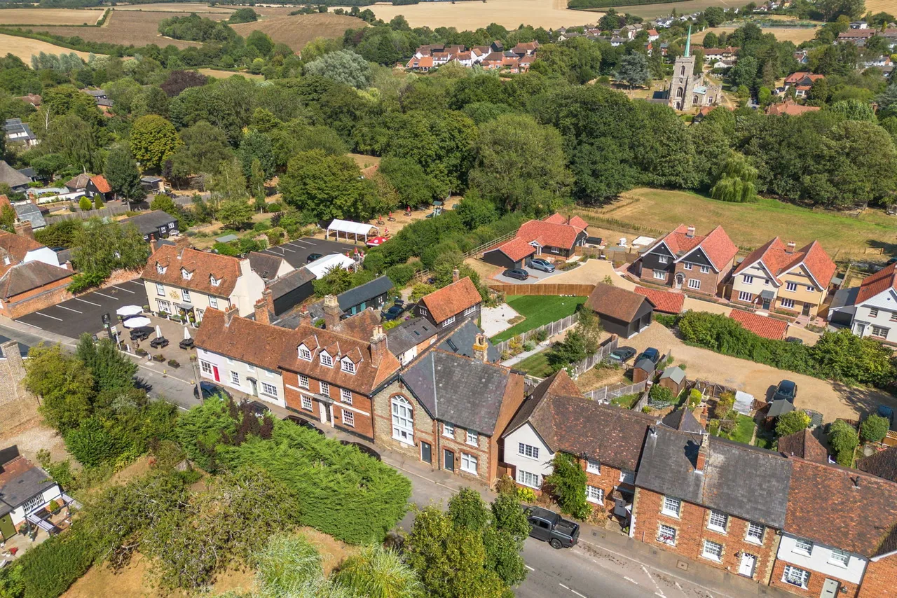 Beautiful Church Hall conversion into a stunning 3 bedroom home, photo 51
