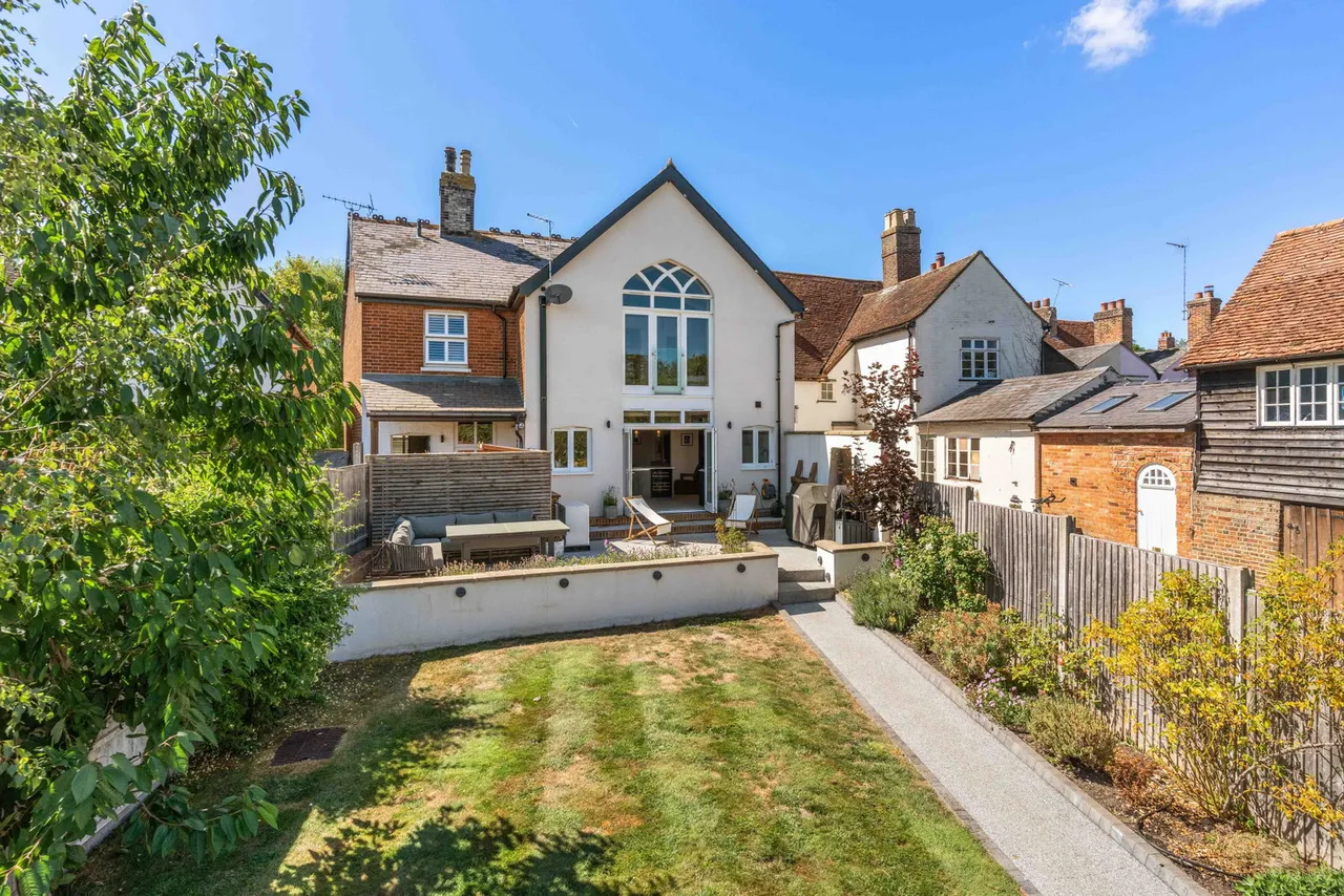 Beautiful Church Hall conversion into a stunning 3 bedroom home, photo 4