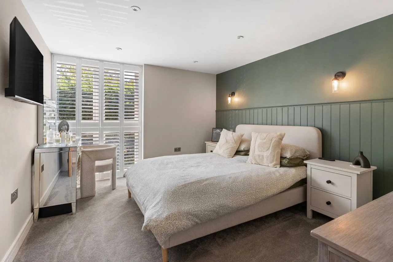 Beautiful Church Hall conversion into a stunning 3 bedroom home, photo 23