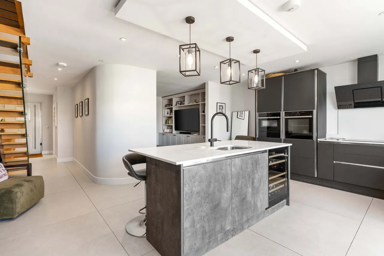 Beautiful Church Hall conversion into a stunning 3 bedroom home, photo 15