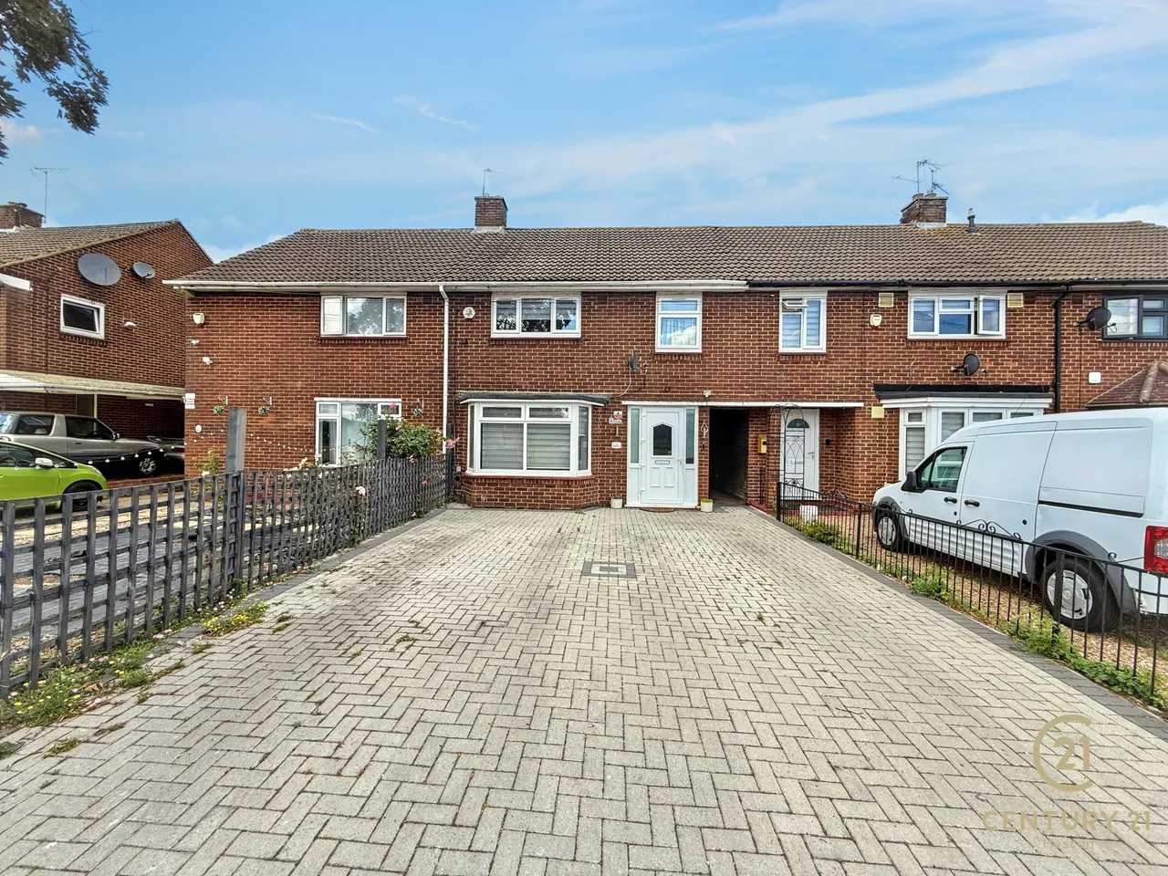 3 bed property for sale, Greenway, Hayes, UB4