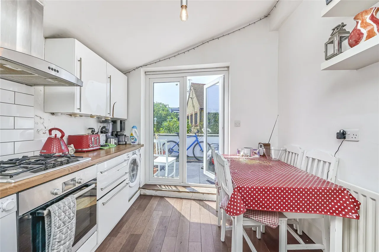 2 bed flat for sale — Ormeley Road, Balham, London, SW12