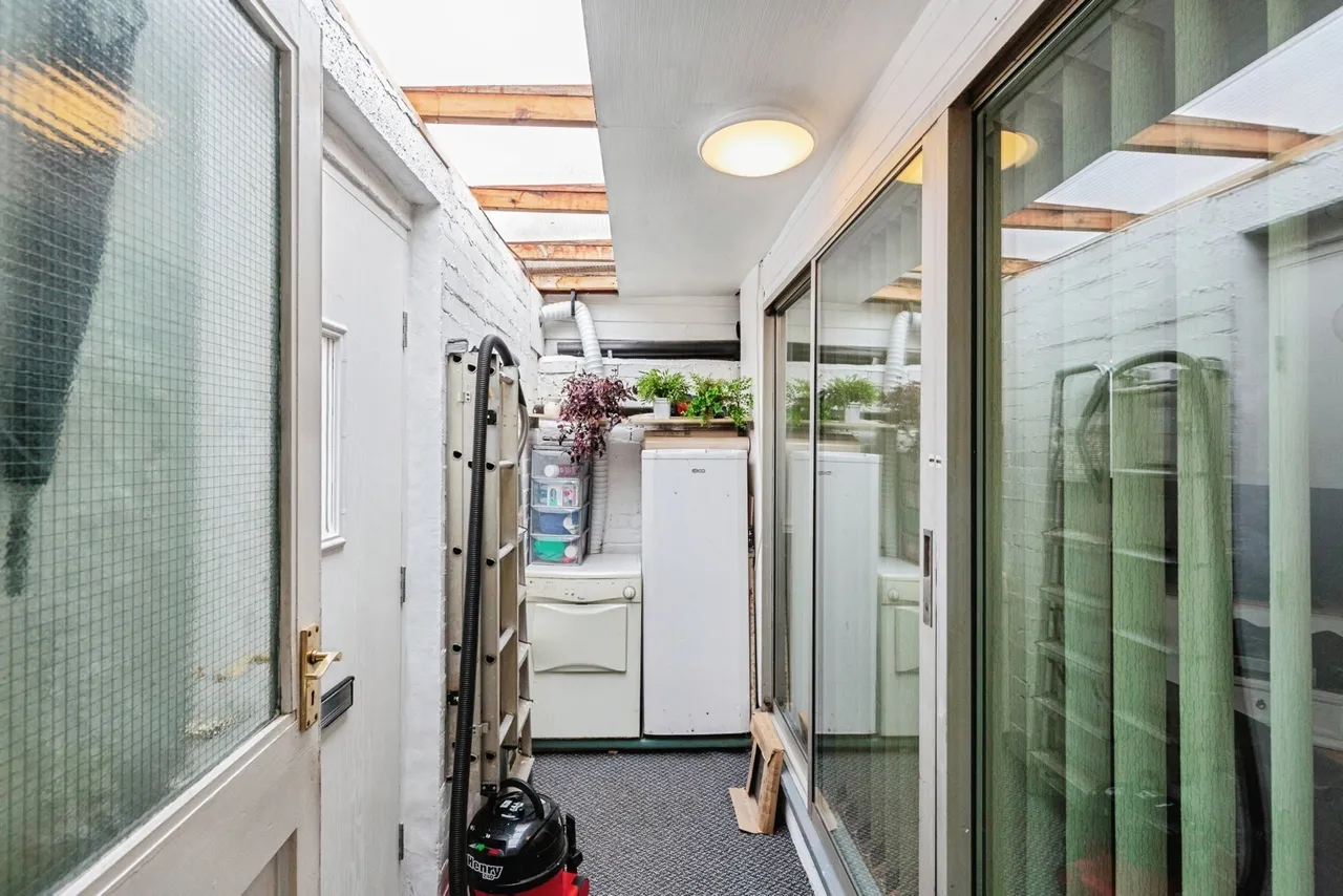 Reads Avenue, FY1, photo 13