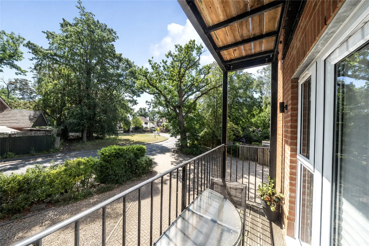 Chalk Hill, West End, Southampton, Hampshire, SO18 3DB, photo 2
