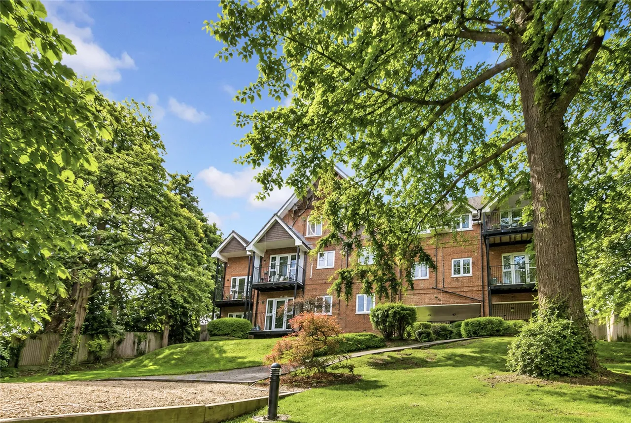 2 bed flat for sale — Chalk Hill, West End, Southampton, Hampshire, SO18 3DB