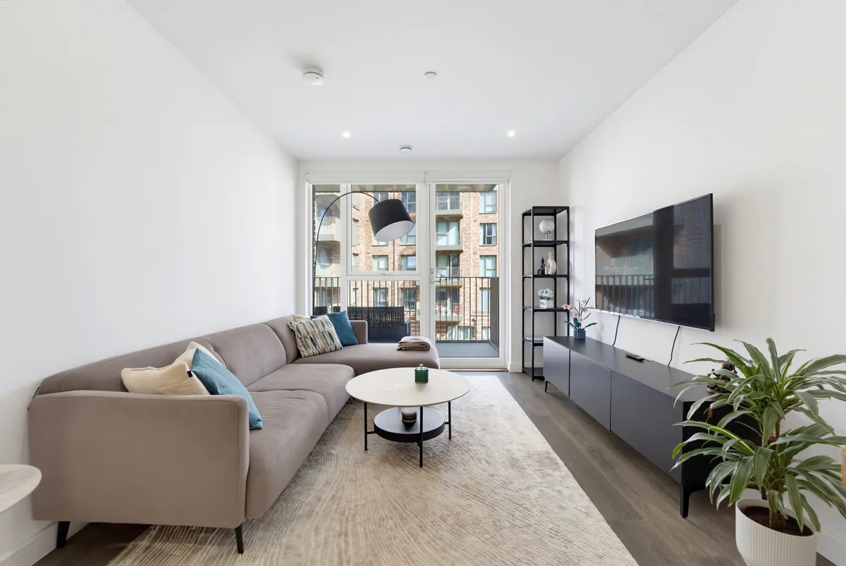 2 bed flat for sale, London, W3