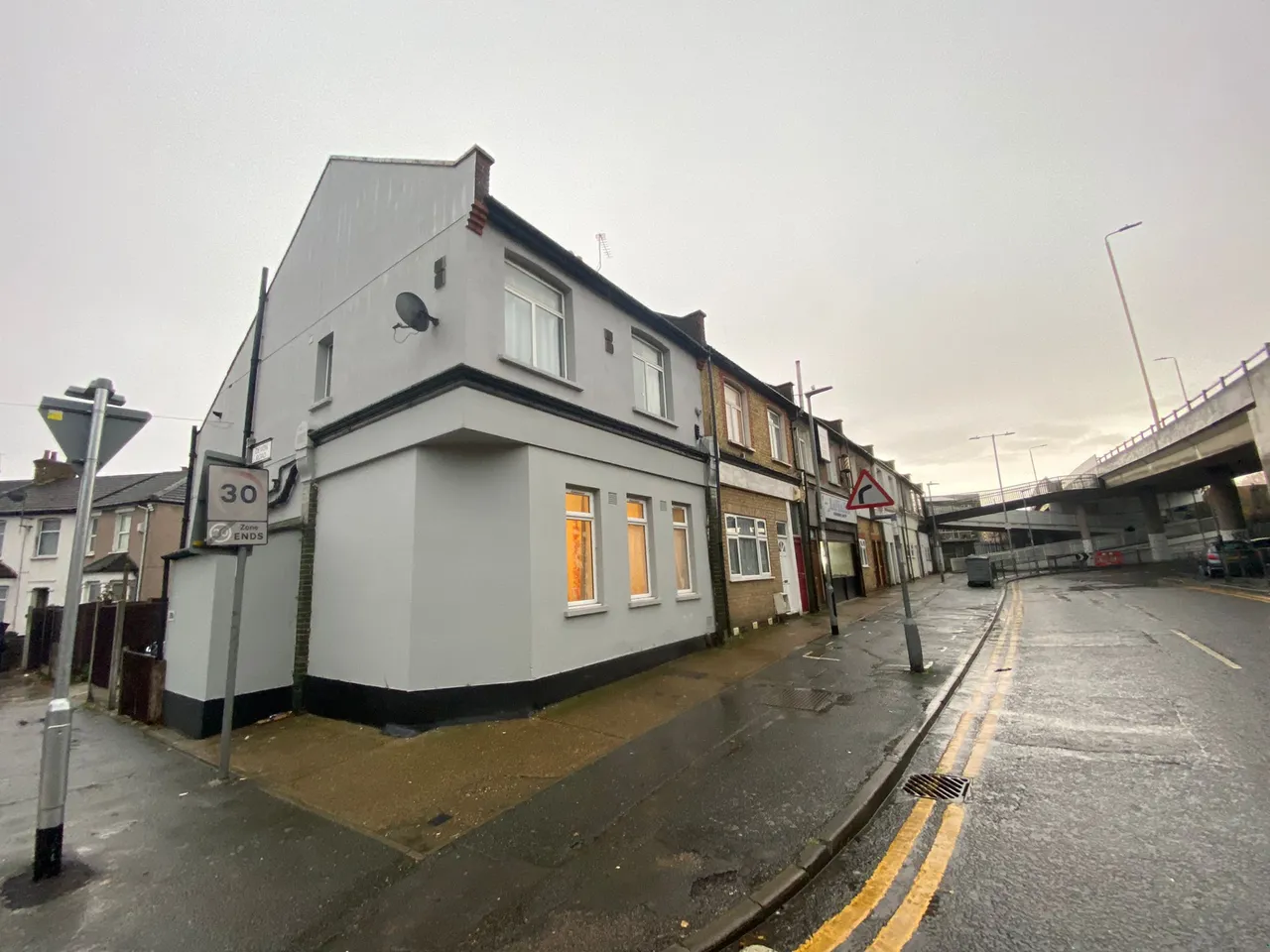 4 bed property for sale, Ripple Road, Barking, IG11