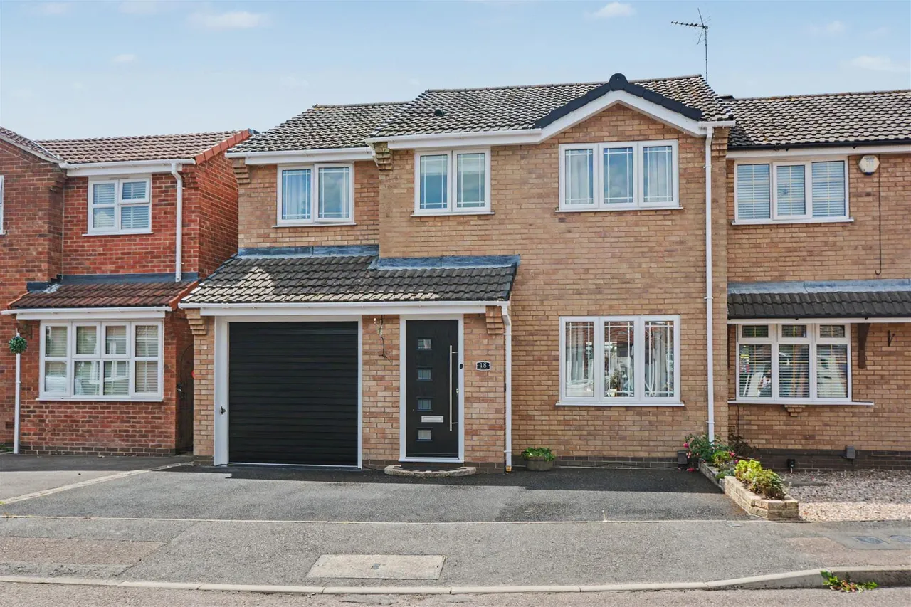 4 bed house for sale, Fosbrooke Drive, Long Eaton, NG10